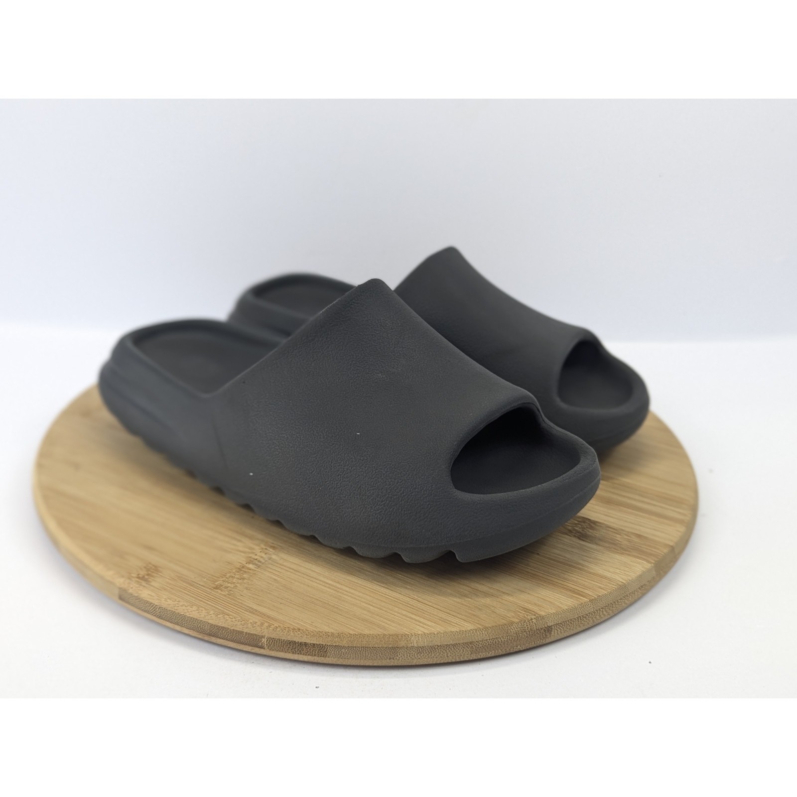 Adidas Yeezy Slide Onyx Sandals Slip On Size 8 Comfort Casual Streetwear